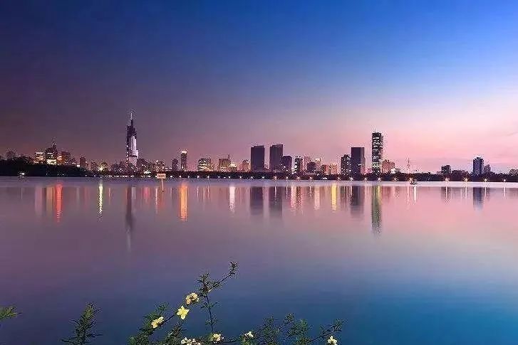 “千億閩系房企”業(yè)績(jī)大幅下滑30%，高價(jià)拿地“地王后遺癥”顯現(xiàn)